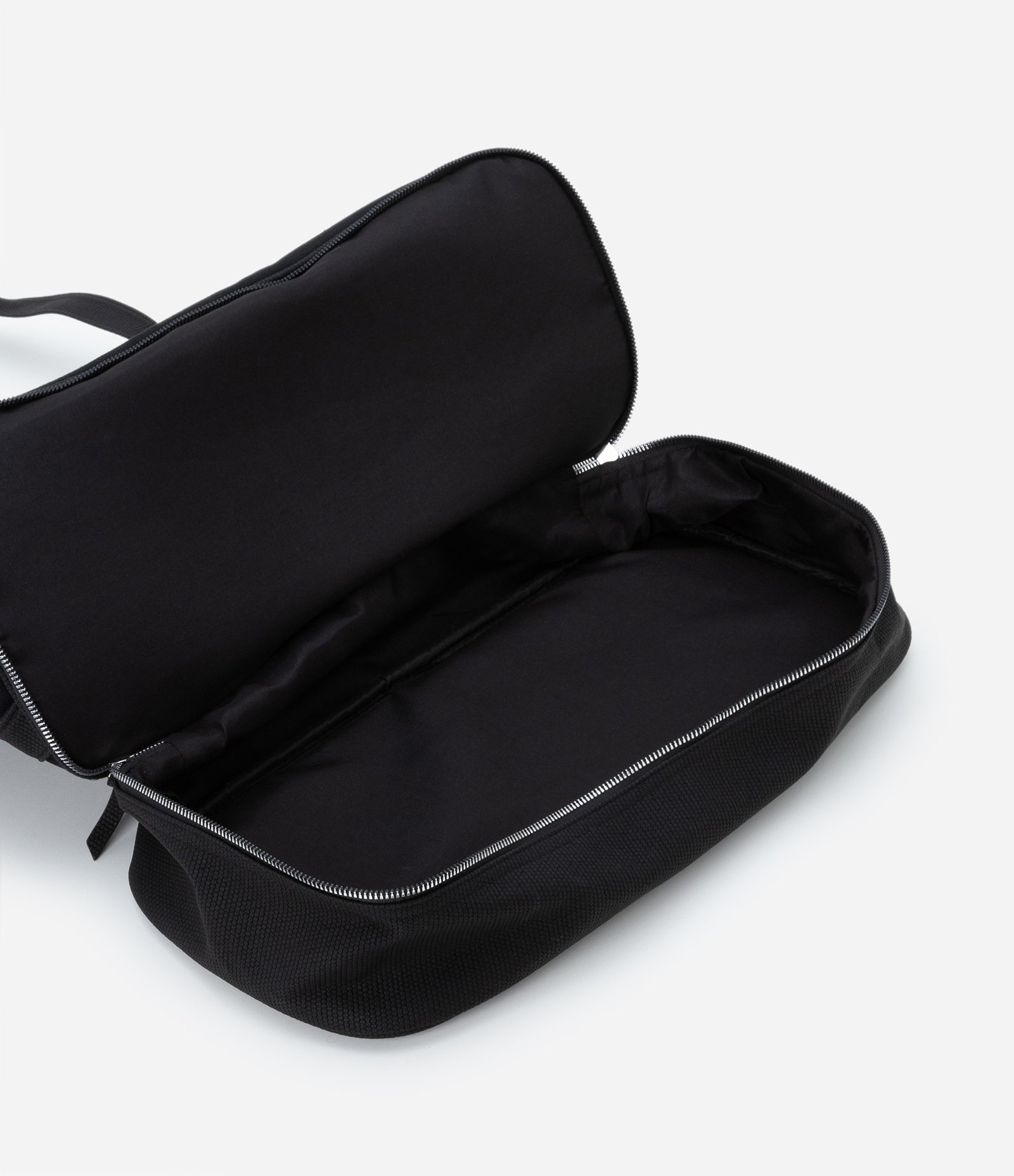 Bolsa Mala Grande com Zíper Contrastante e Alça Dupla Preto 7