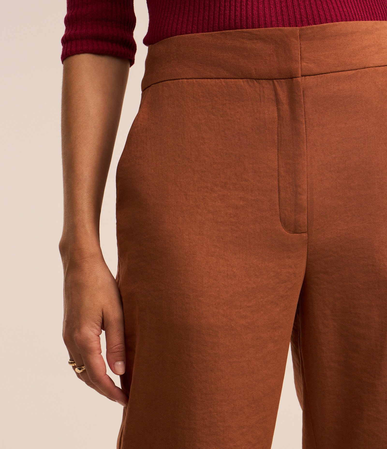 Calça Flare em Alfaiataria com Barra Larga Marrom 4