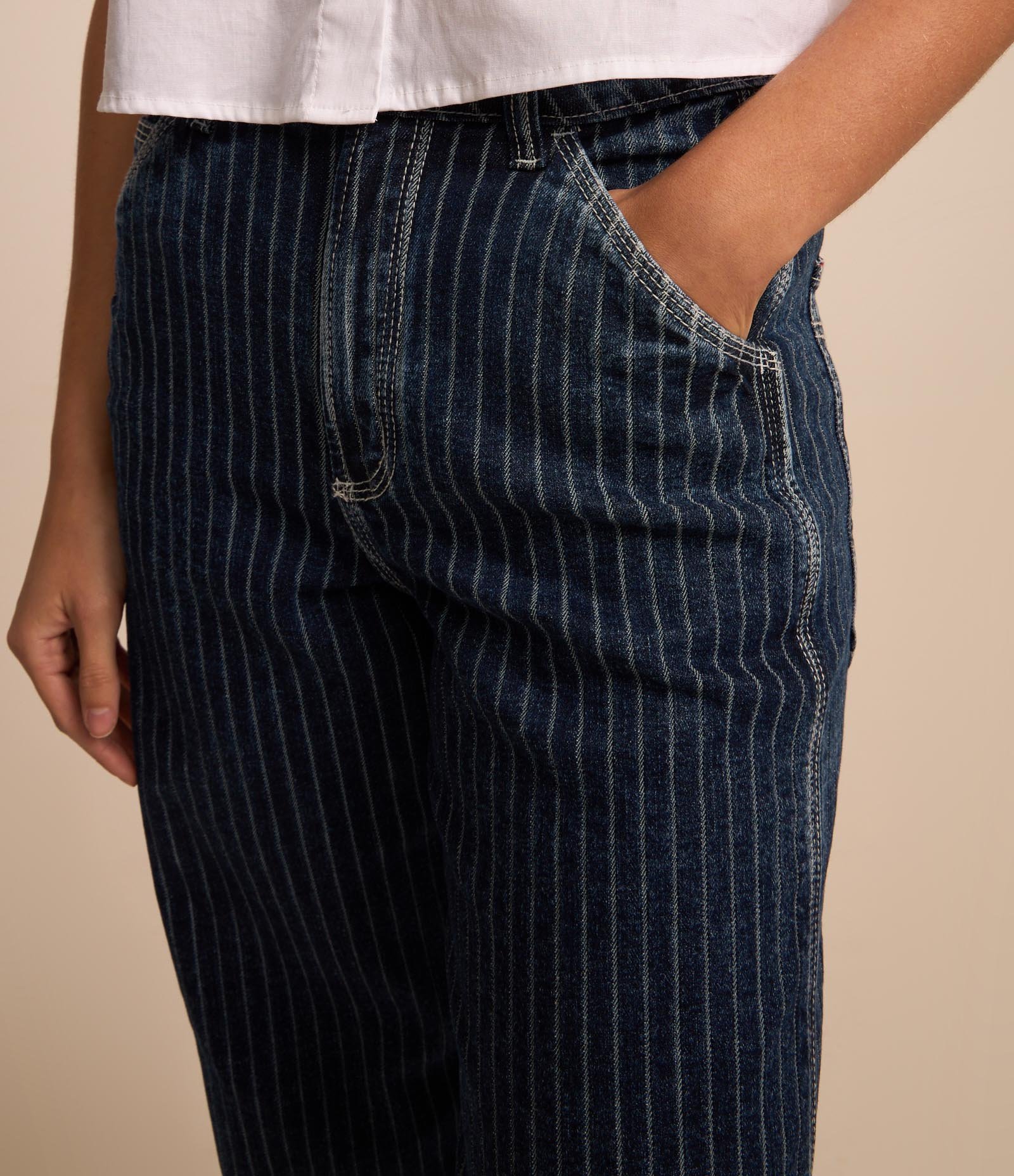 Calça Skater Jeans Listrado em Fio Tinto com Bolsos Carpinteiro Azul Marinho 4