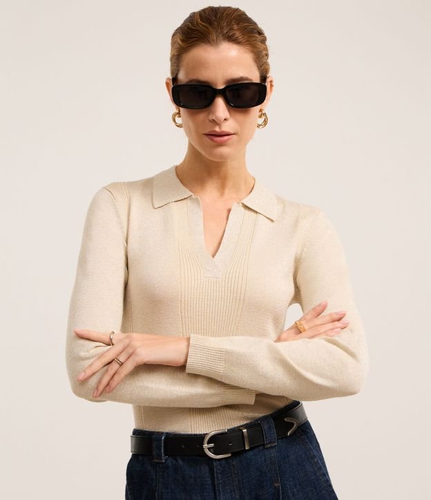Blusa em Viscose com Gola V e Lapela