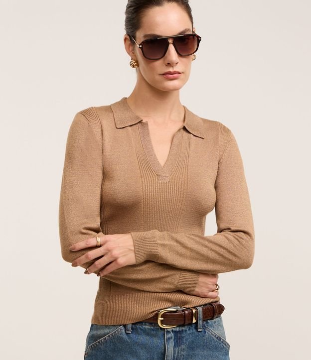 Blusa em Viscose com Gola V e Lapela