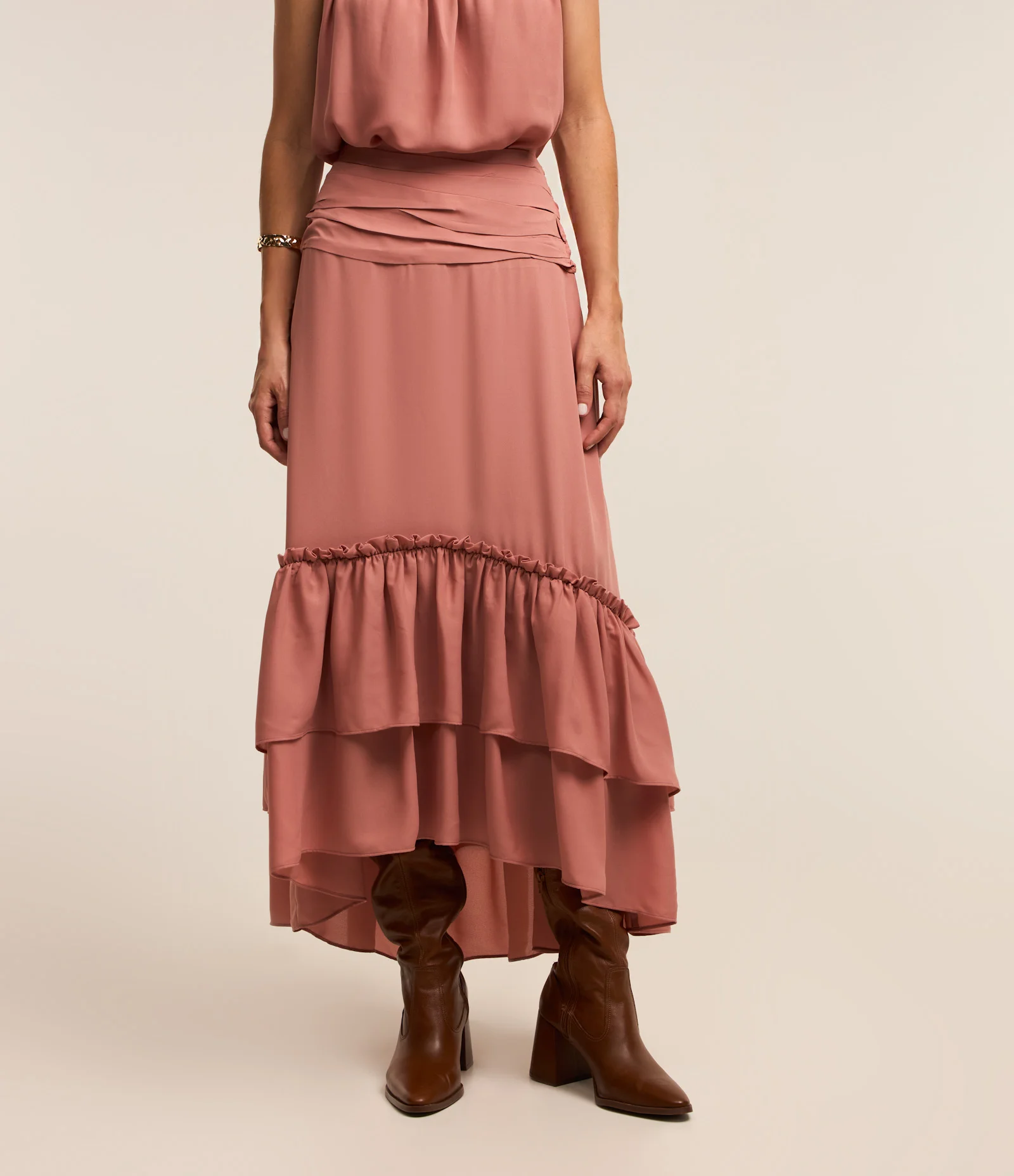 Saia Midi em Alfaiataria e Barra Mullet com Babado Rosa 2