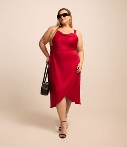 Vestido Midi Acetinado com Decote Degagê e Transpasse na Saia Curve & Plus Size