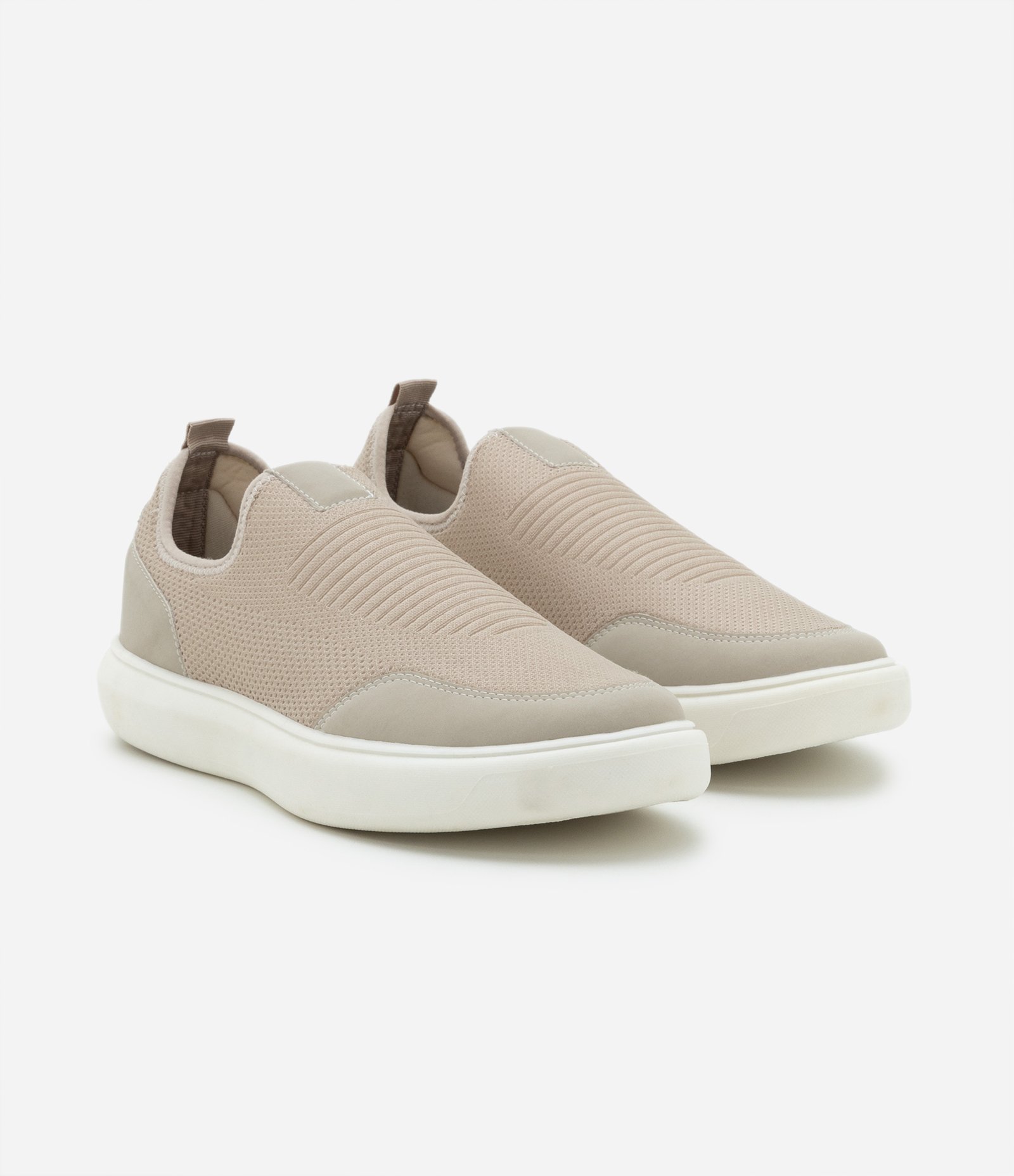 Tênis Slip On em Material Sintético com Recortes Bege e Branco 2