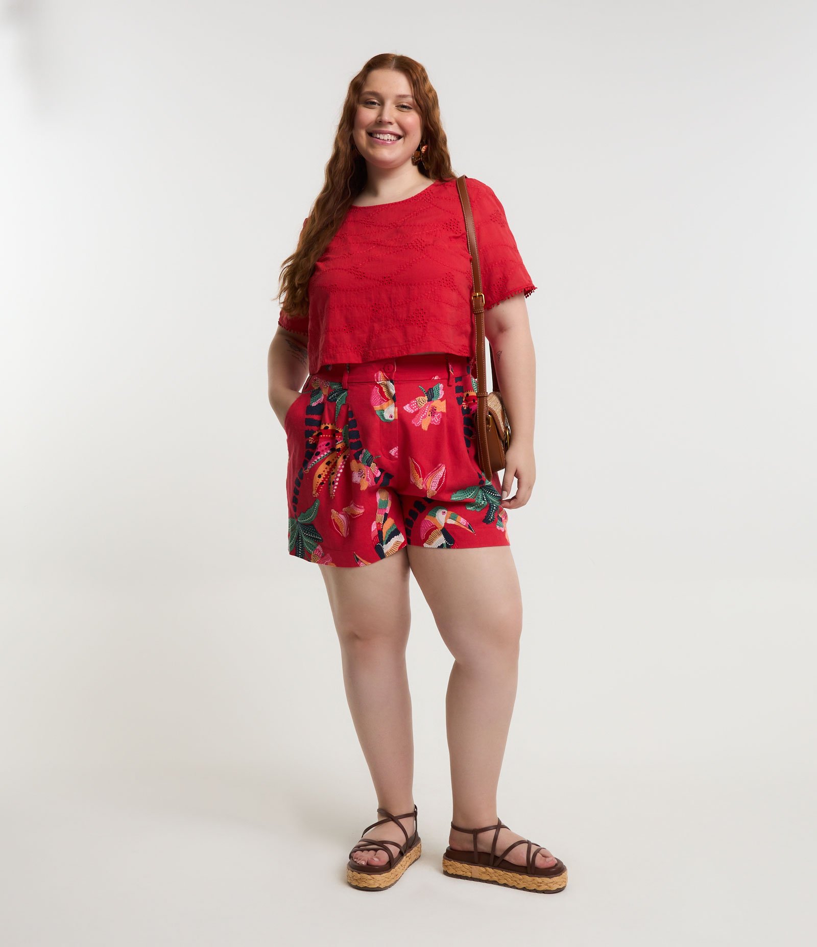 Blusa em Laise com Furinhos Curve & Plus Size Vermelho 2