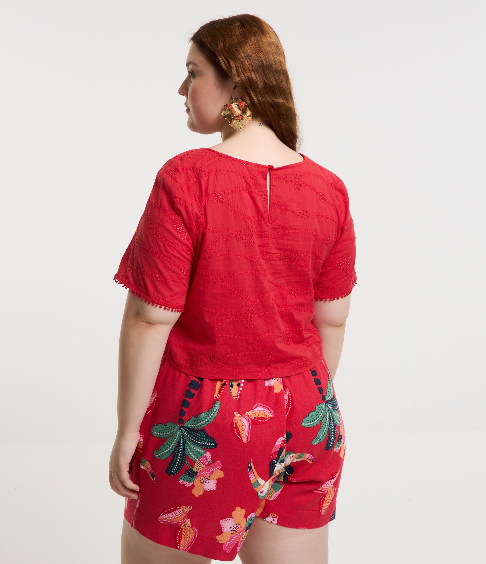 Blusa em Laise com Furinhos Curve & Plus Size Vermelho 3