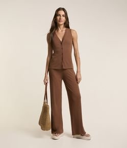 Calça Pantalona em Ribana com Textura Canelada e Cós Elástico