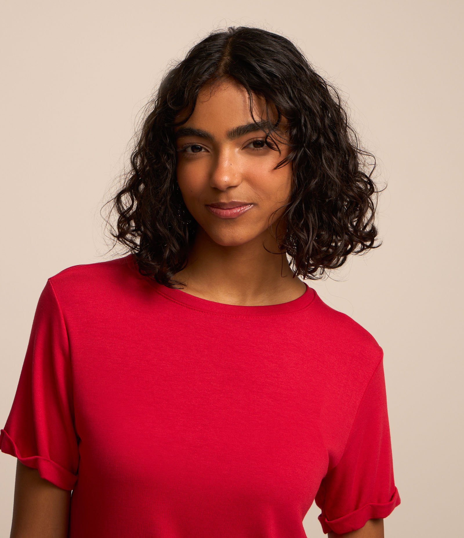 Blusa Básica em Viscose com Manga Dobrada Vermelho 3