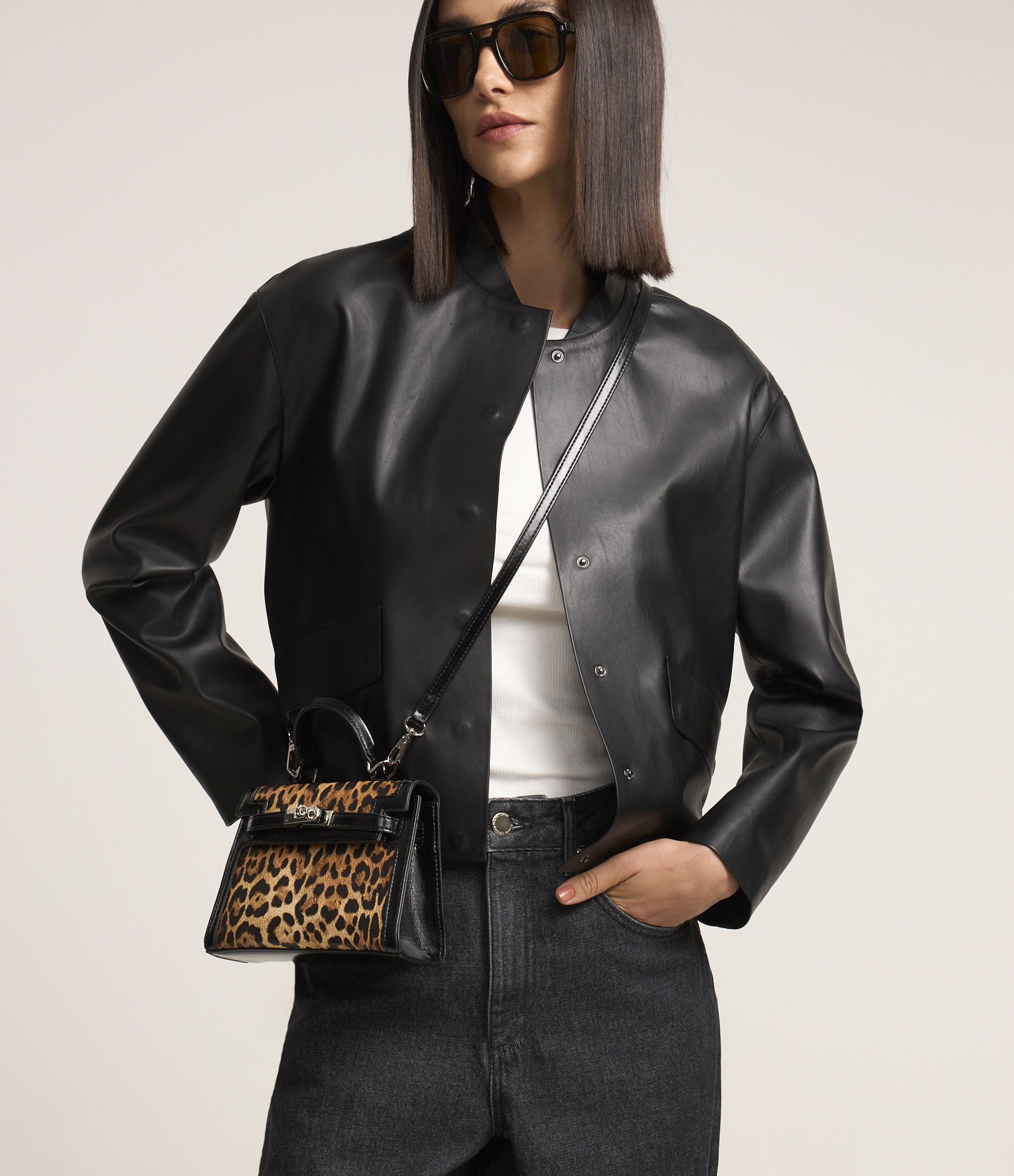 Jaqueta em PU com Bolsos Lapela e Abotoamento Preto 2