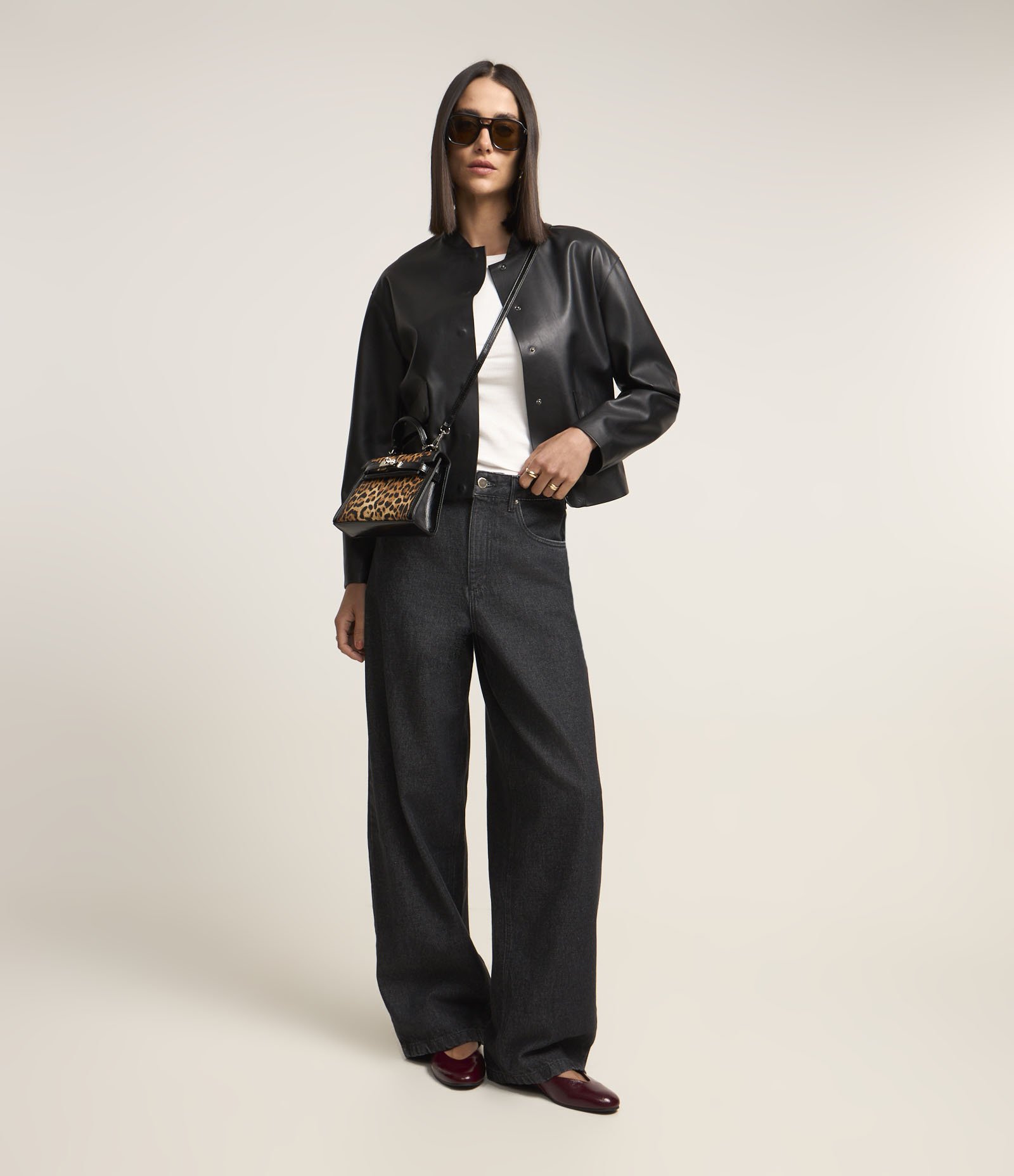 Jaqueta em PU com Bolsos Lapela e Abotoamento Preto 3