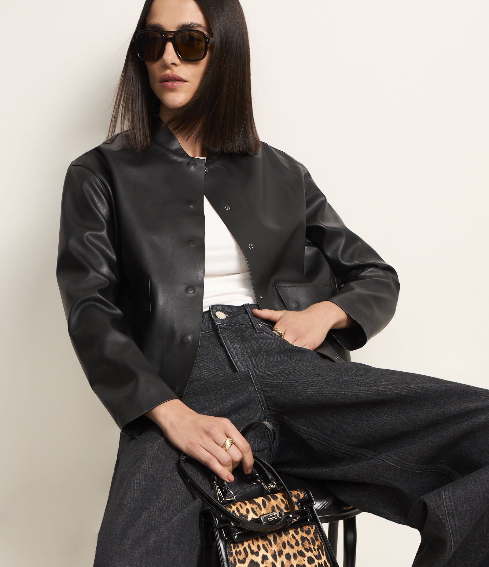 Jaqueta em PU com Bolsos Lapela e Abotoamento Preto 6