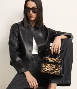 Jaqueta em PU com Bolsos Lapela e Abotoamento