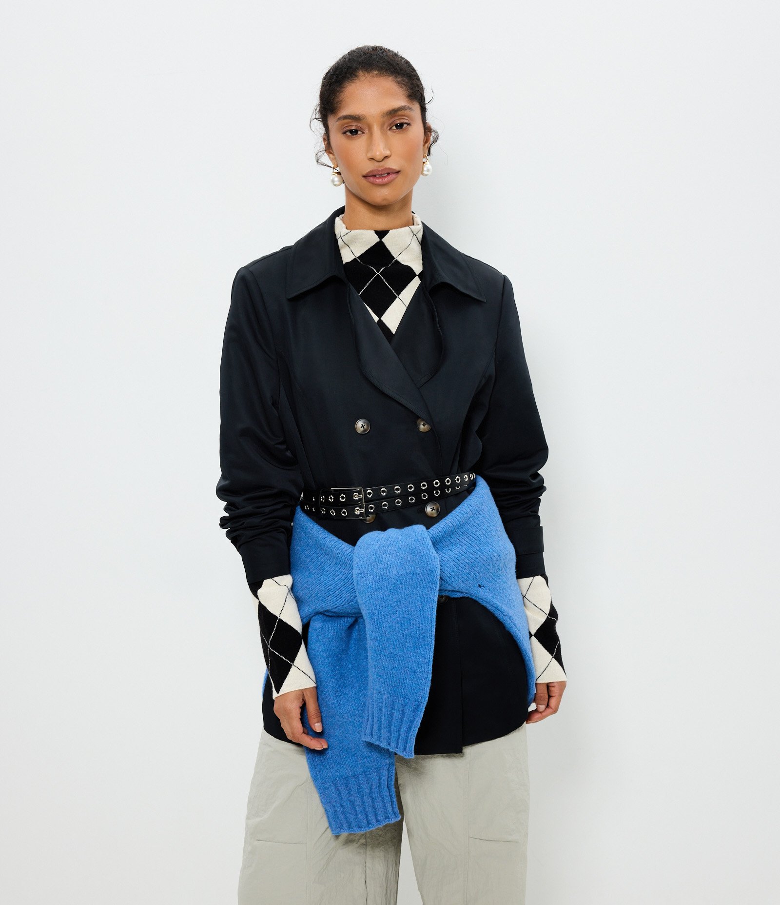 Casaco Trench Coat Alfaiatado com Detalhes Acetinados Preto 1