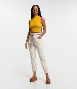 Calça Mom em Sarja com Cinto Lenço