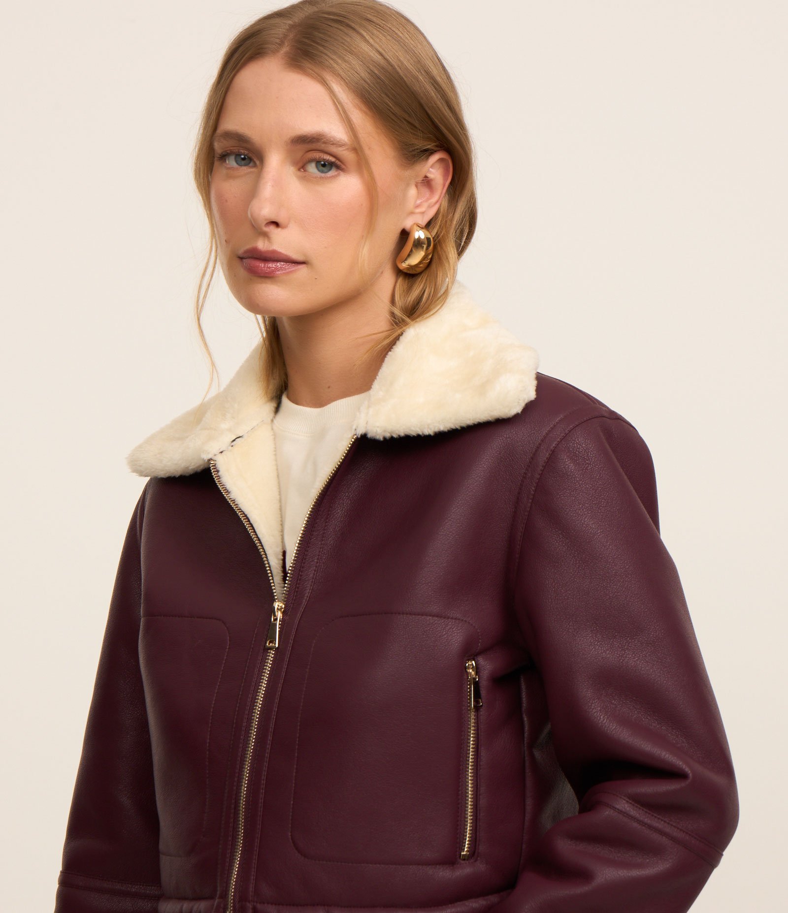 Jaqueta em Material Sintético com Gola e Mangas Contrastantes Vinho 1