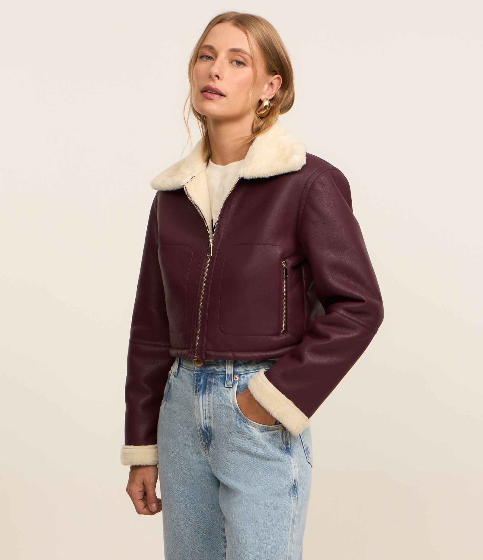 Jaqueta em Material Sintético com Gola e Mangas Contrastantes Vinho 2