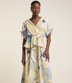 Vestido Evasê Midi em Viscolinho com Estampa Floral e Babado