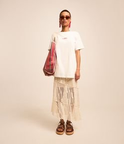 Saia Midi com Recortes Assimétricos e Textura Furadinha