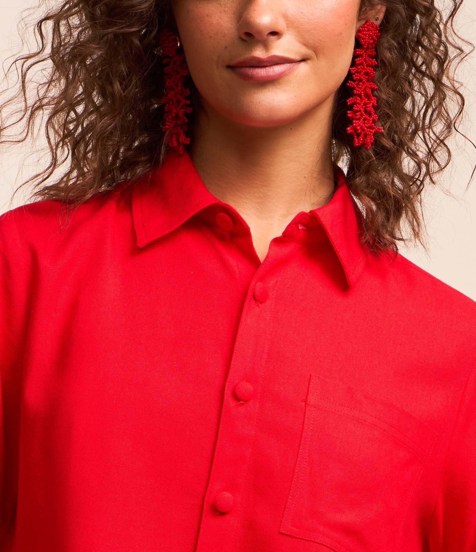 Camisa Curta em Viscose e Linho com Bolso Vermelho 3