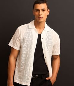 Camisa Regular em Algodão com Textura Rendada