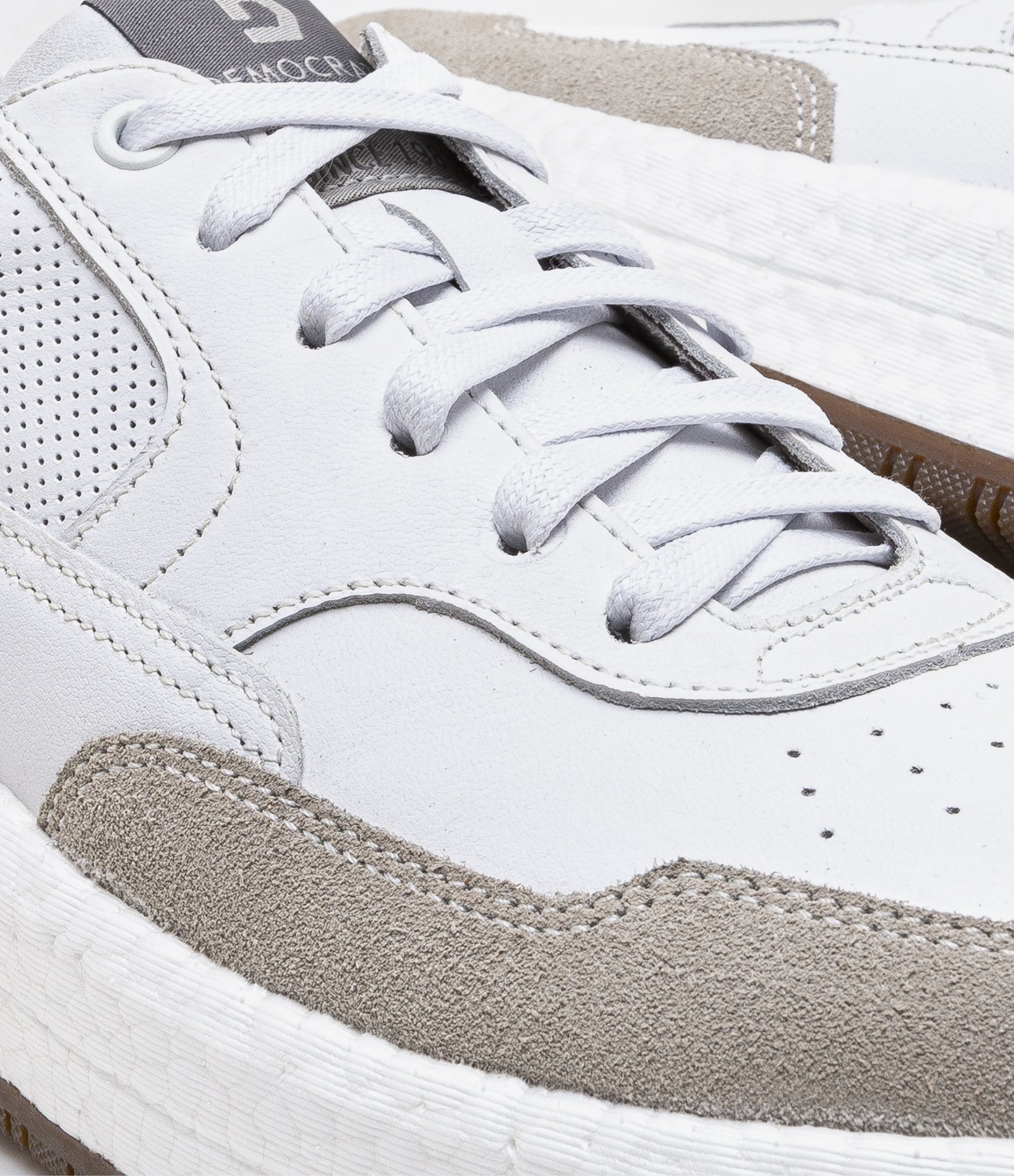 Tênis Casual em Couro com Recortes Branco e Marrom 4