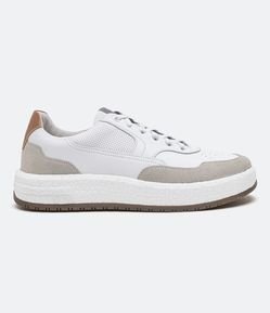 Tênis Casual em Couro com Recortes