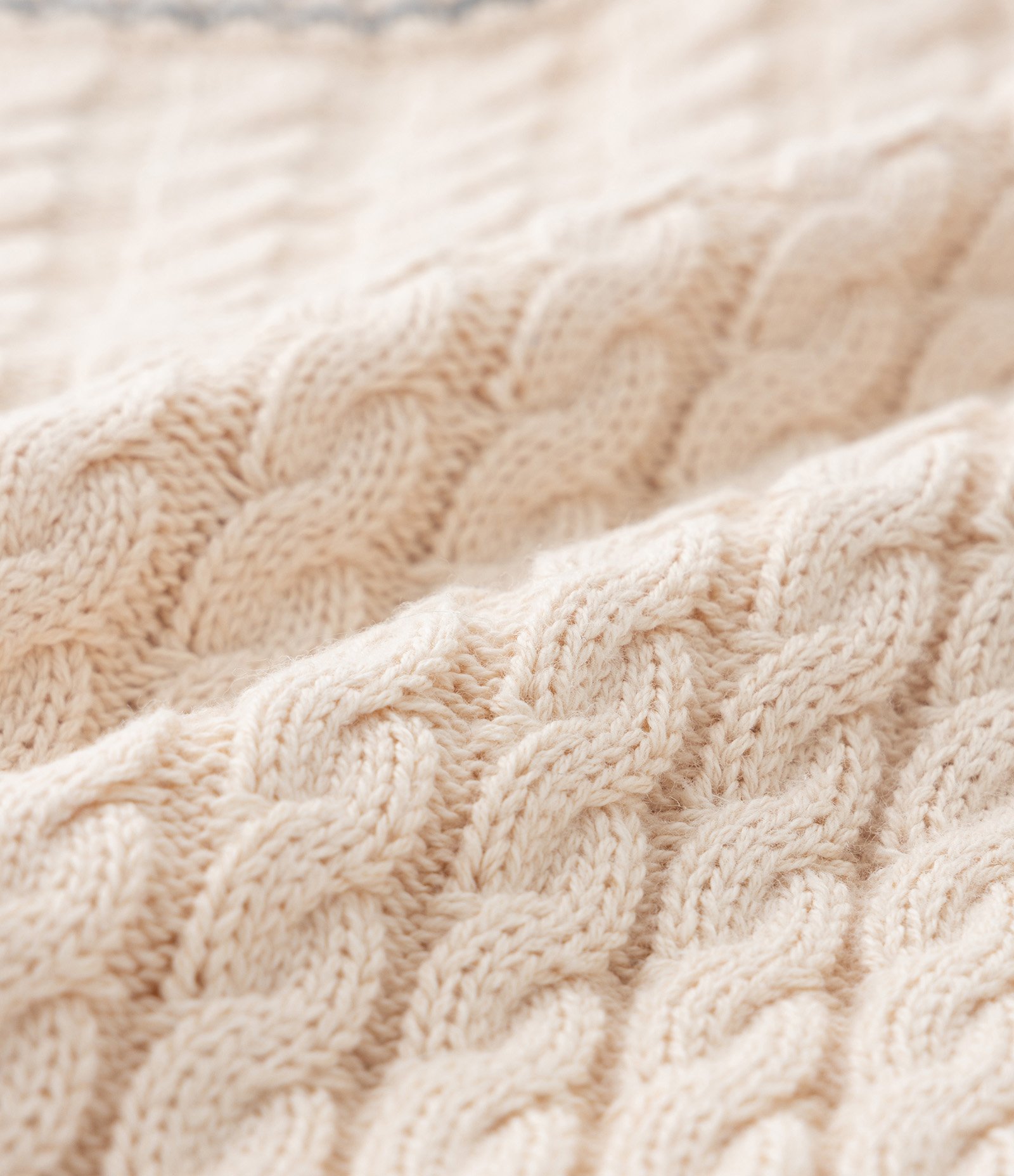 Colete Infantil em Tricô Trançado com Bordado de Cereja - Tam 5 a 14 anos Bege 3