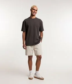 Bermuda Regular Jeans com Cós Elástico e Etiqueta Aplicada