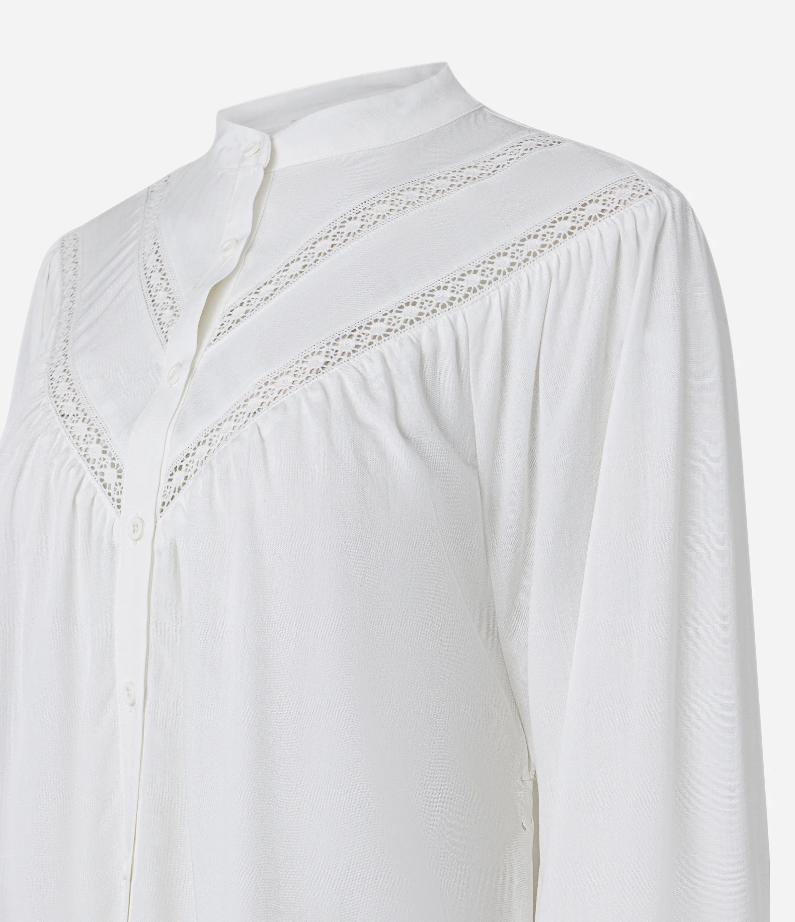 Camisa manga longa Viscose Liso gola padre com detalhes de entremeios no corpo e manga Branco 2