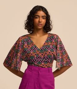 Blusa Cropped em Tule com Manga Ampla