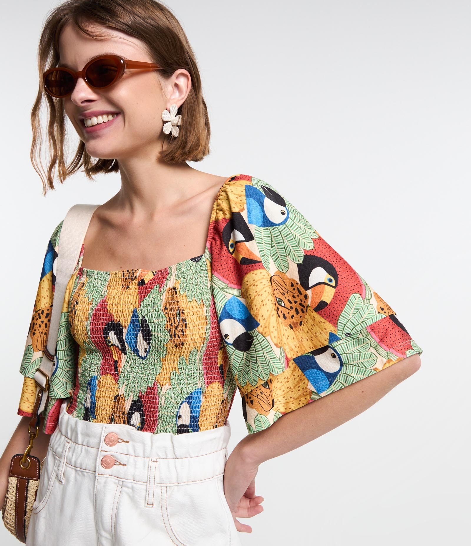 Blusa Cropped Texturizada com Lastex e Estampa Tucanos Multicores 1