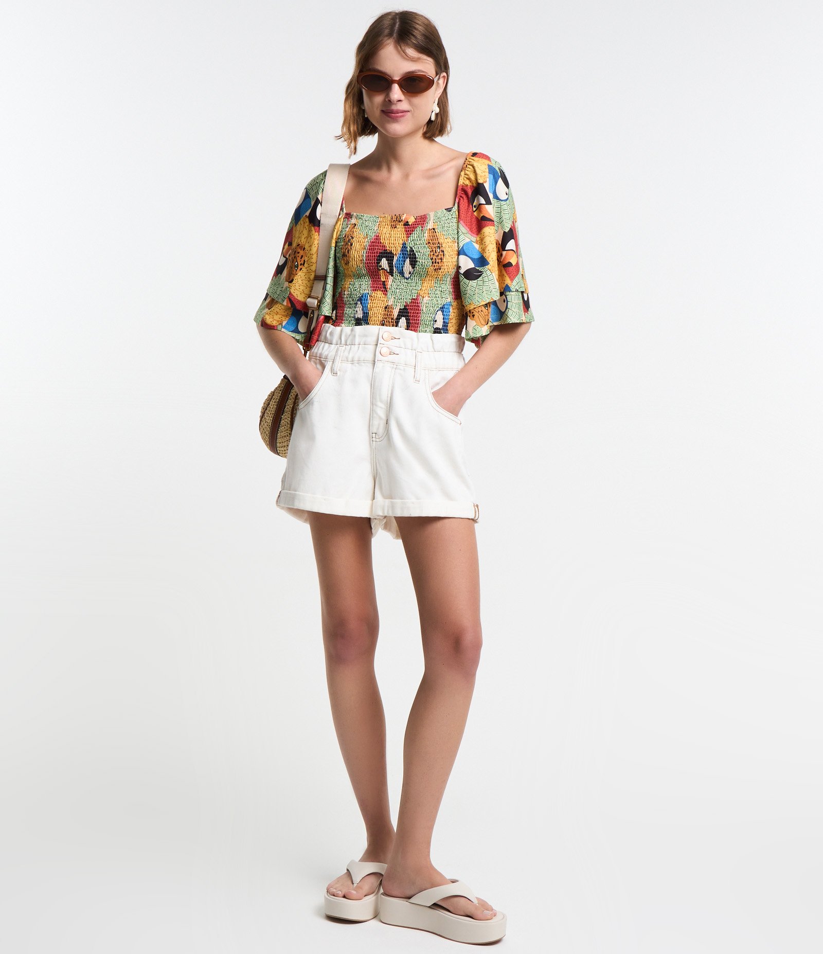 Blusa Cropped Texturizada com Lastex e Estampa Tucanos Multicores 2
