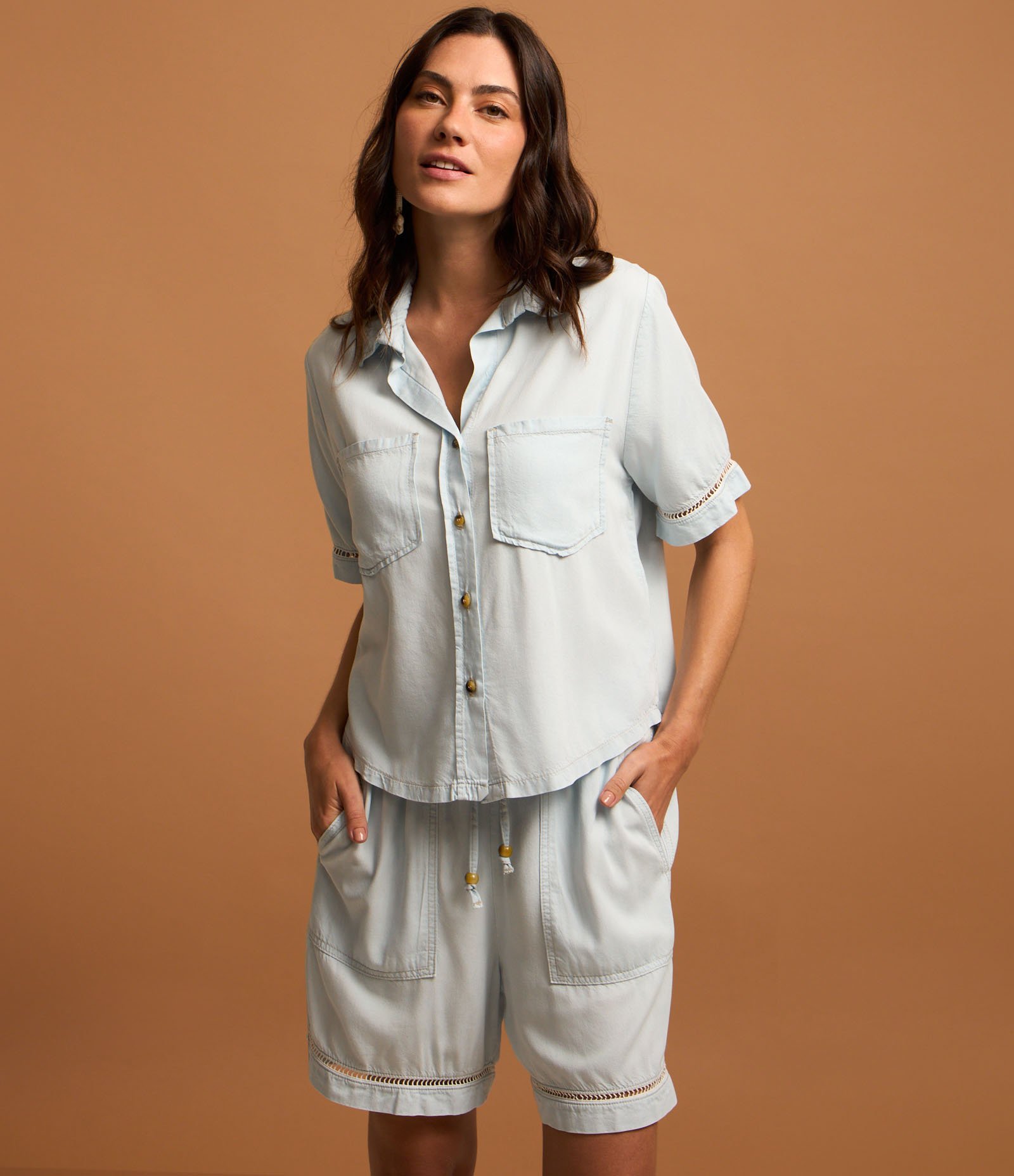 Bermuda Runner em Jeans Delavê com Cós Elástico e Cordão para Ajuste Azul Claro 2