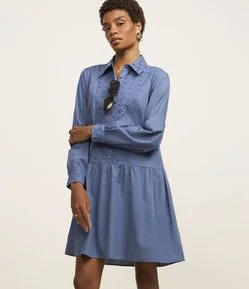 Vestido Curto em Tricoline com Detalhamento de Laise Frontal