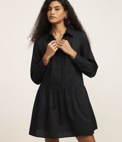 Vestido Curto em Tricoline com Detalhamento de Laise Frontal