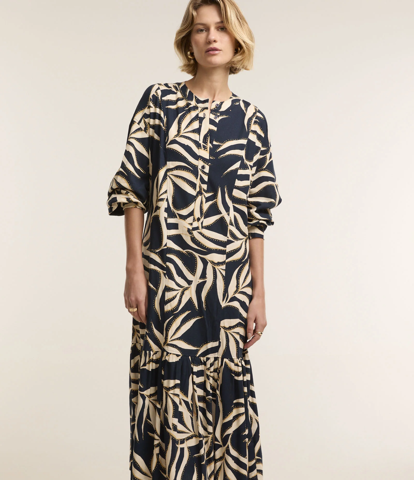 Vestido Chemise Midi em Viscolinho Estampa Folhagem Azul 1