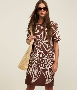 Vestido em Viscolinho com Estampa Folhagem Contrastante