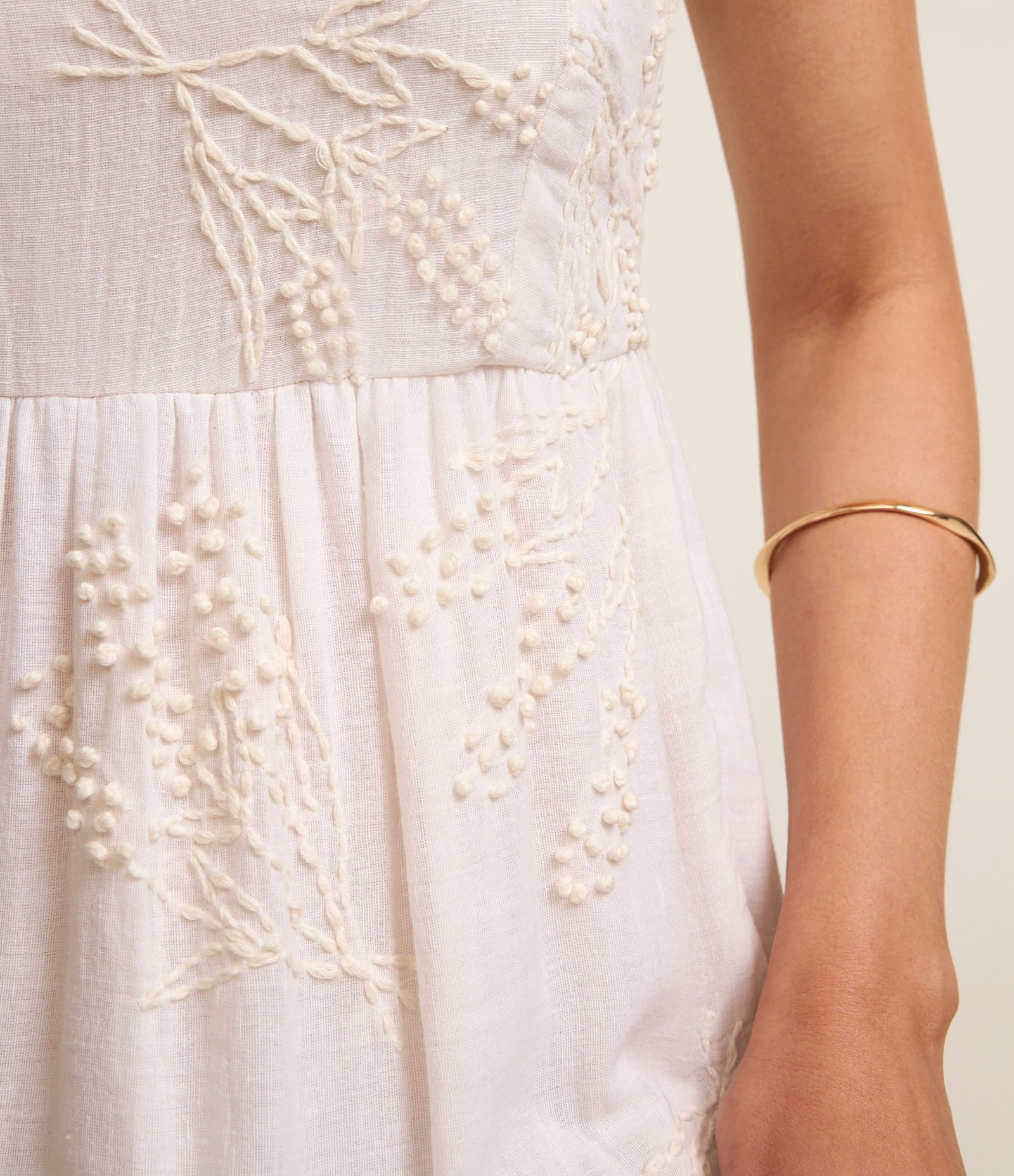 Vestido Midi em Cambraia com Alça Larga e Bordado Floral Branco 4