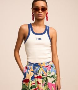 Regata em Ribana com Viés Contrastante e Bordado de Peixinho