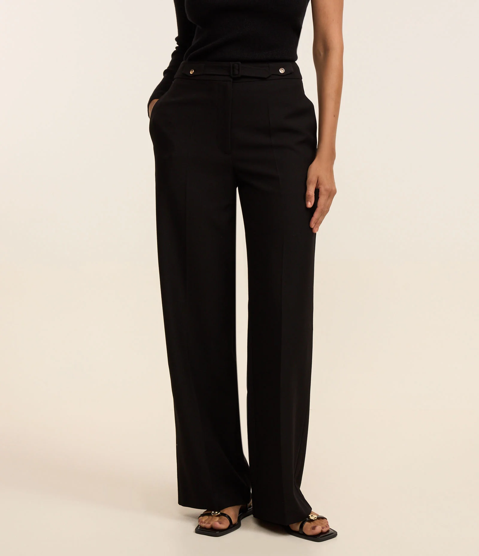 Calça Reta Alfaiatada com Cinto Embutido Preto 2