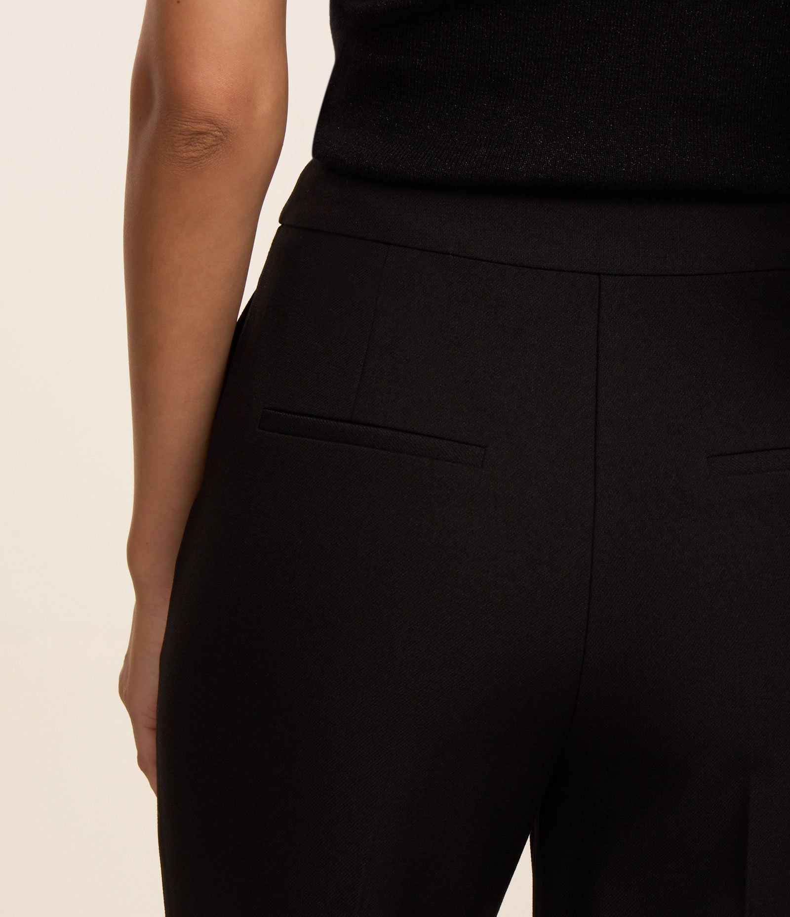 Calça Reta Alfaiatada com Cinto Embutido Preto 5