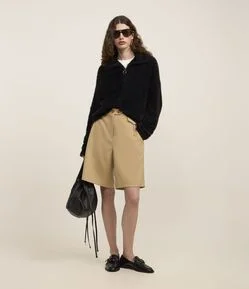 Bermuda Reta Alfaiatada com Lapelas e Pregas