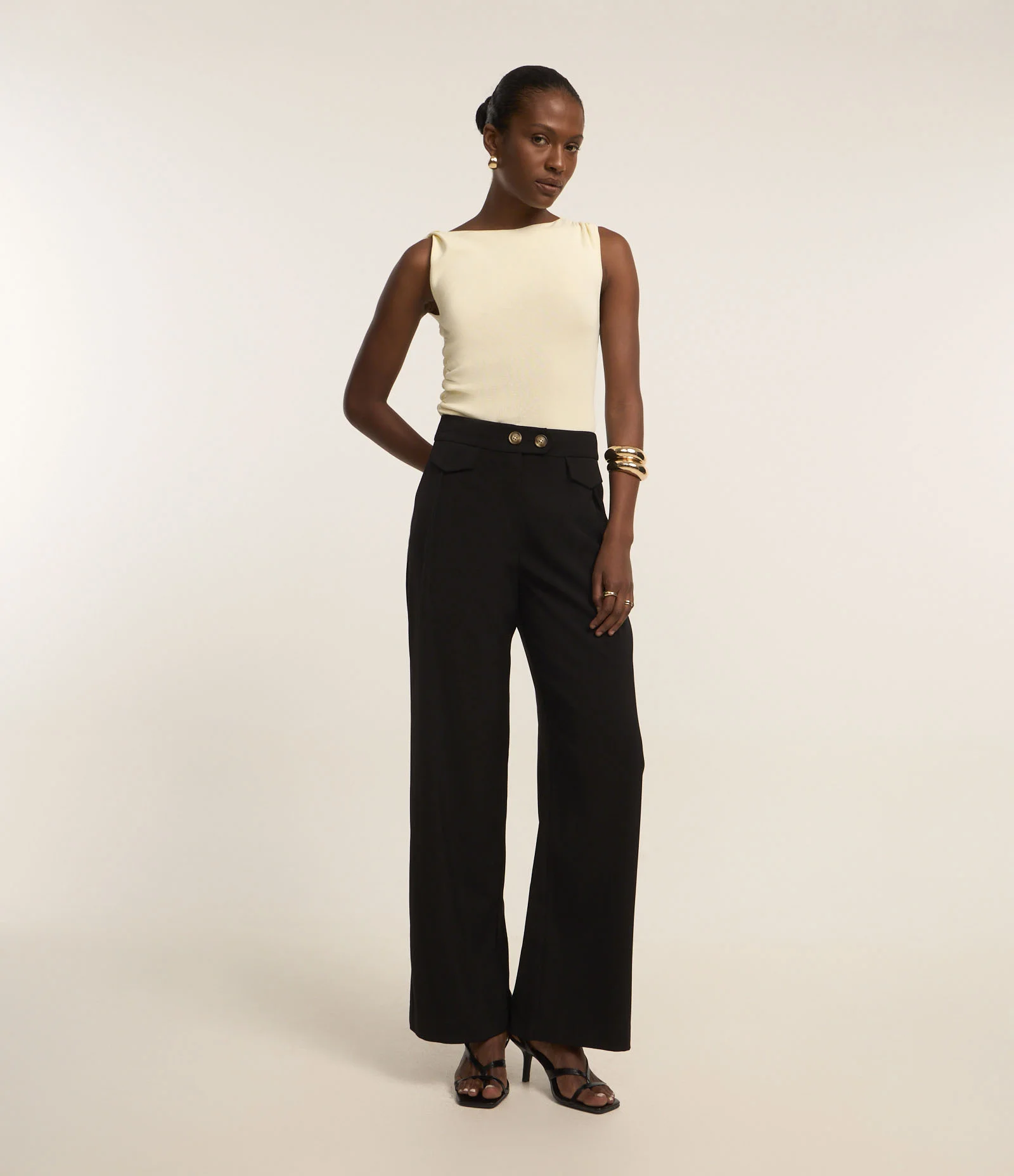 Calça Reta em Alfaiataria Com Cós Transpassado e Pregas Preto 1