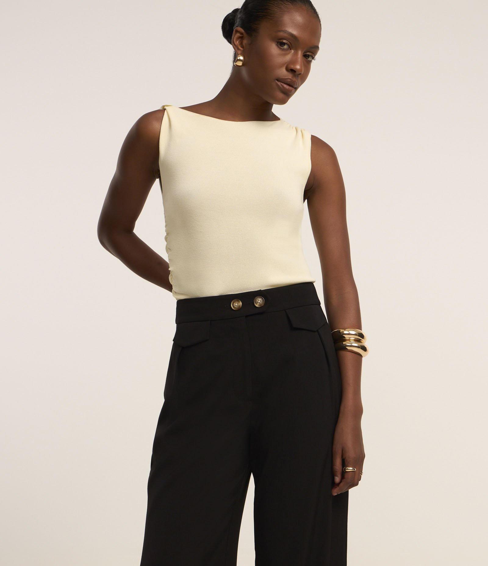 Calça Reta em Alfaiataria Com Cós Transpassado e Pregas Preto 2