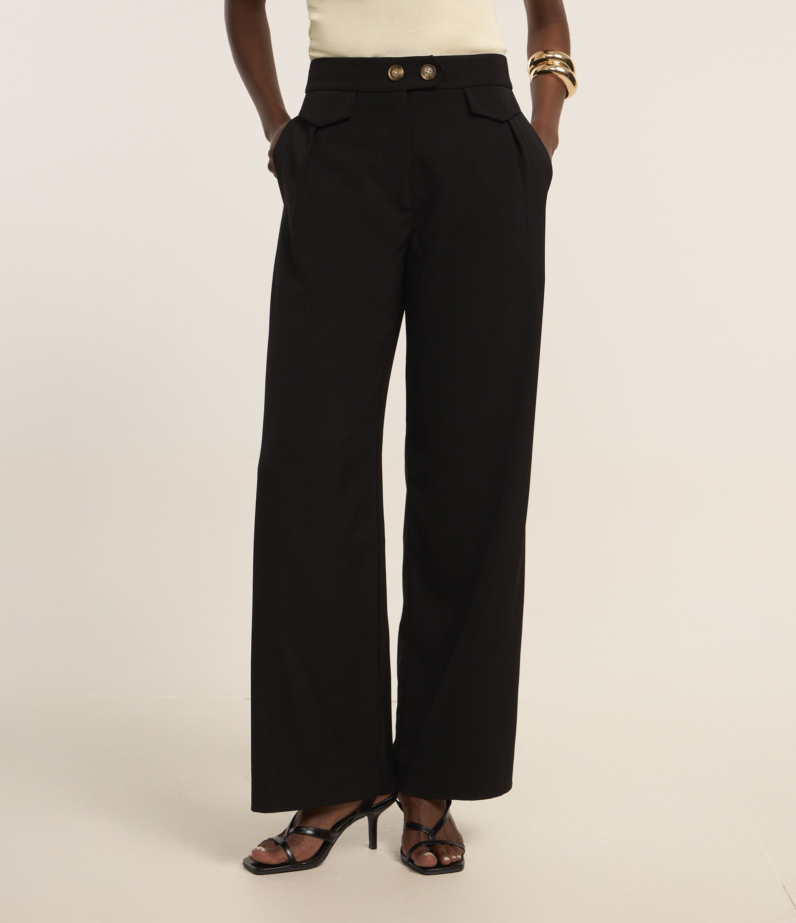 Calça Reta em Alfaiataria Com Cós Transpassado e Pregas Preto 3