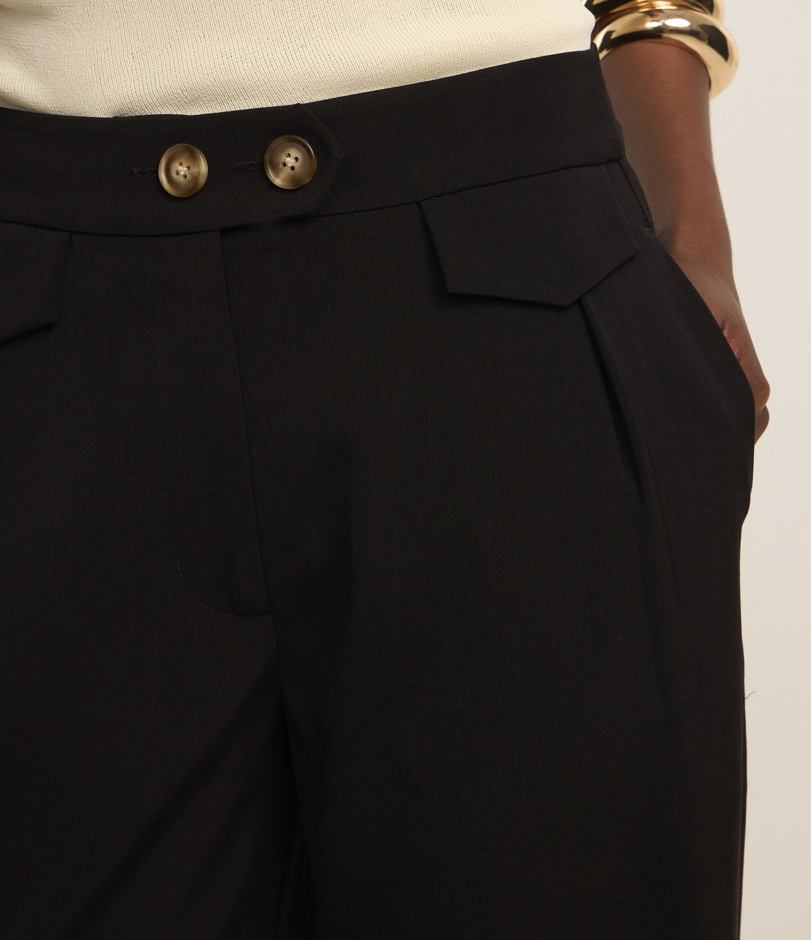 Calça Reta em Alfaiataria Com Cós Transpassado e Pregas Preto 4