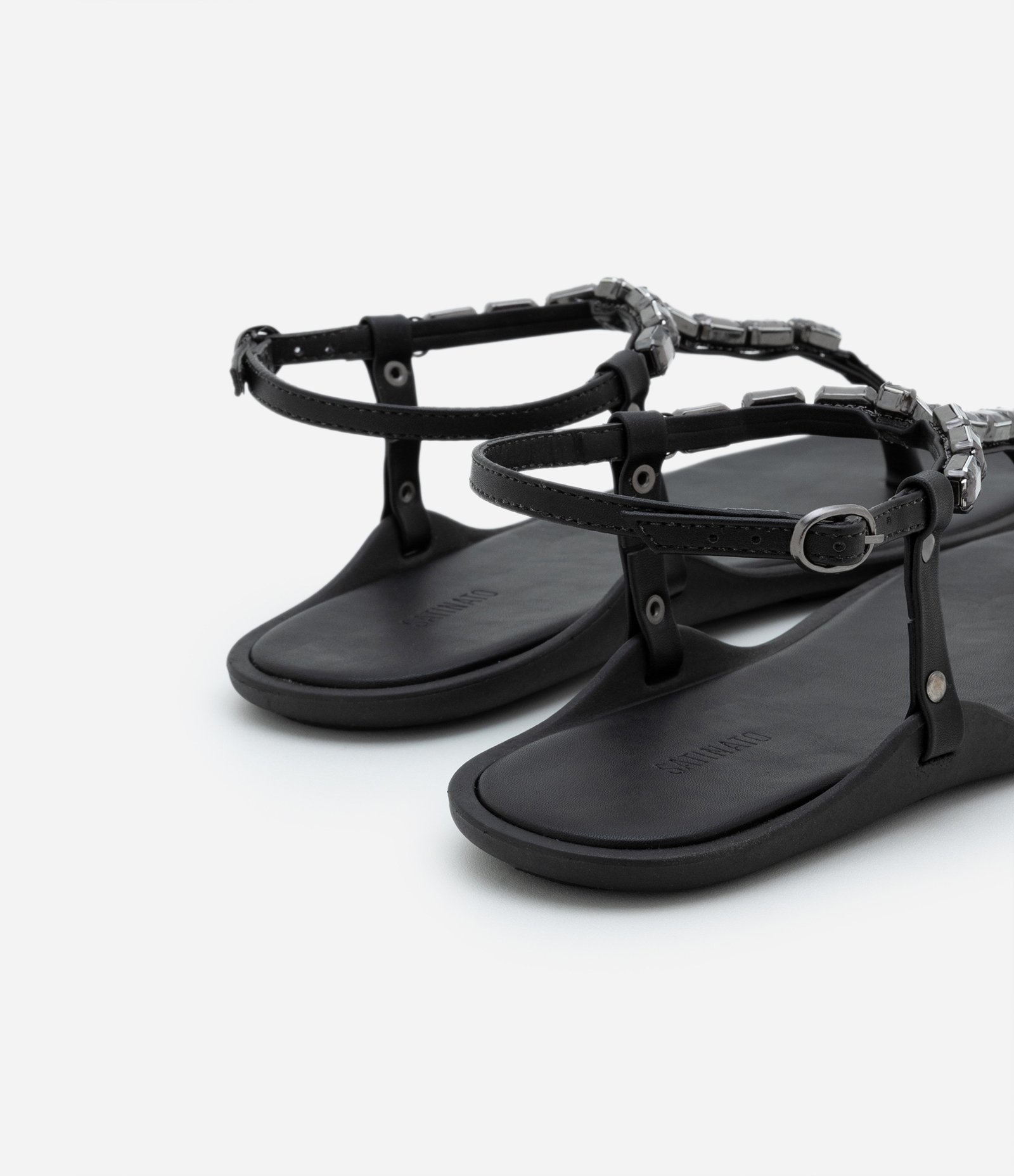 Sandália Rasteira com Cristais Aplicados nas Tiras Preto 3