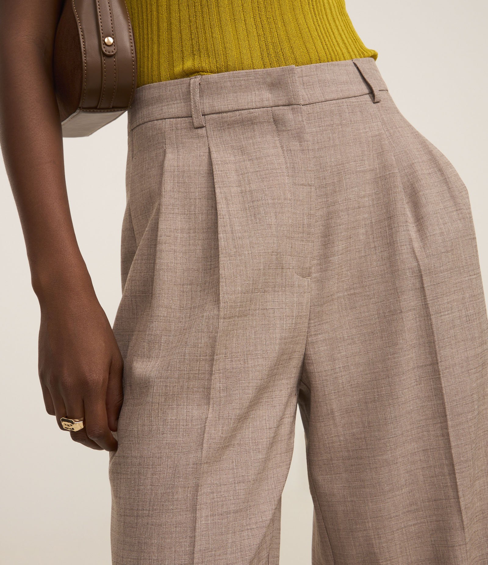 Calça Wide Leg em Alfaiataria com Cós Simples e Pregas Frontais Cinza 4