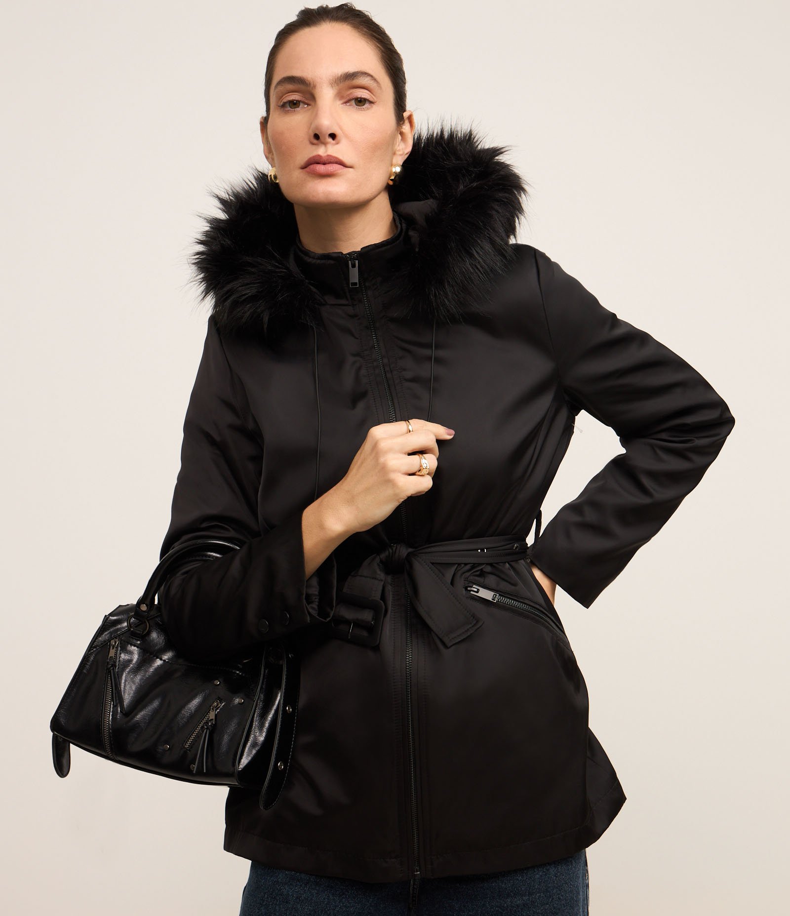 Jaqueta Parka com Capuz com Pelinhos e Cinto Afivelado Preto 3