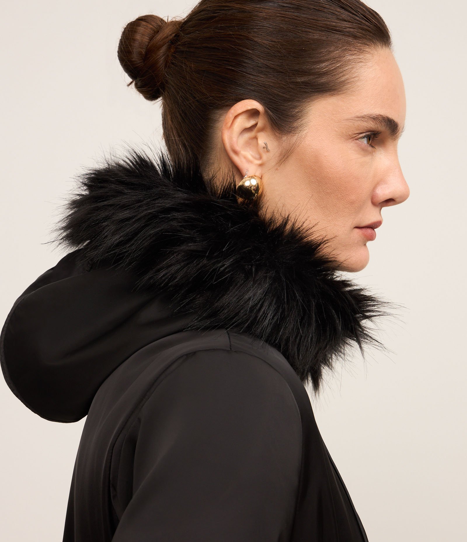 Jaqueta Parka com Capuz com Pelinhos e Cinto Afivelado Preto 6